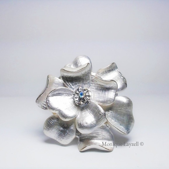Coco Flower Free Size Cocktail Ring - Picture 1 of 2